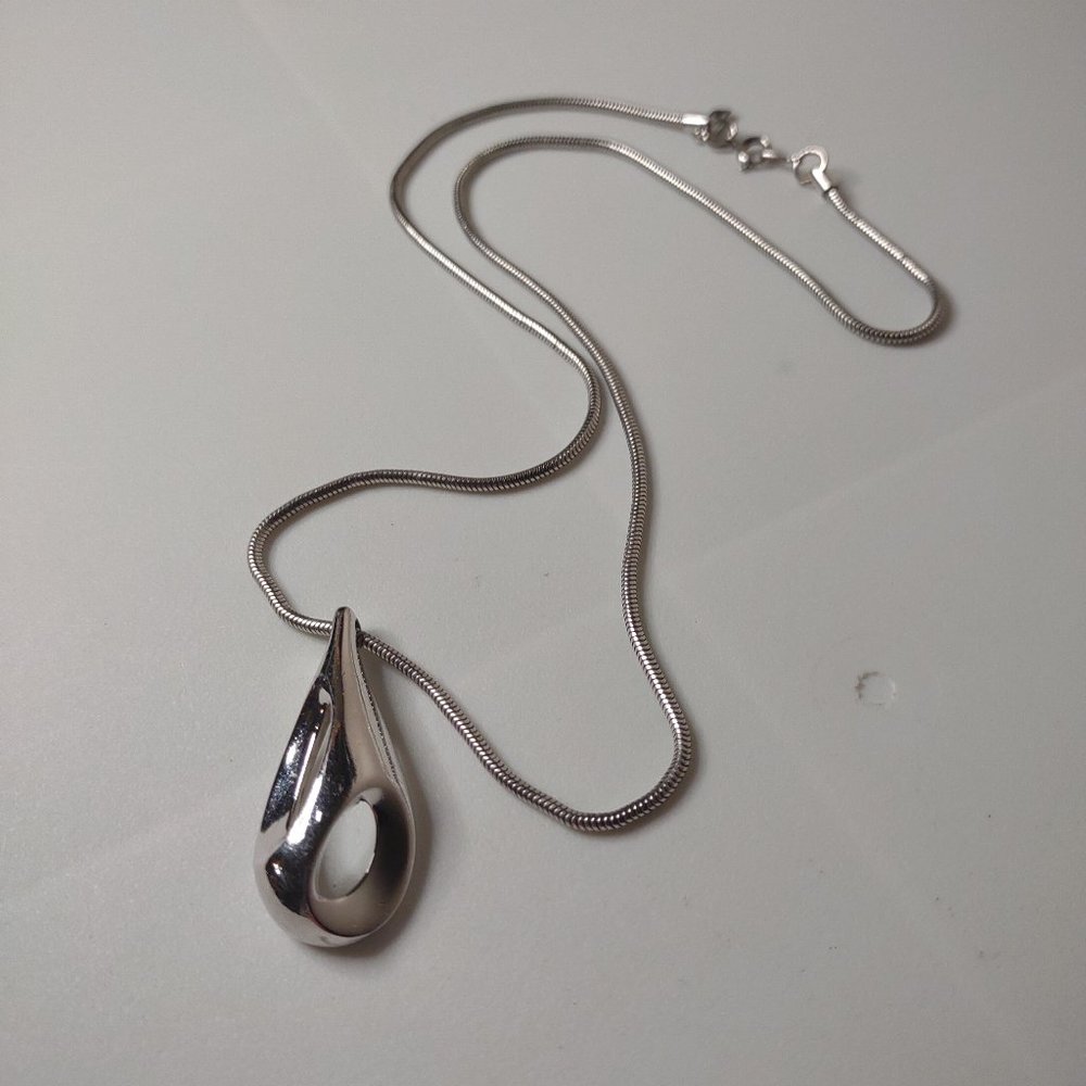 Accents By Hallmark Silver Tone Artsy Pendant Necklace 21 Inches Long